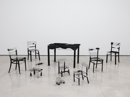 Mona Hatoum, Remains of the Day, 2016–2018, Maschendraht und Holz, Masse variabel, Courtesy of the artist and White Cube, © Mona Hatoum. Foto: White Cube (Kitmin Lee)